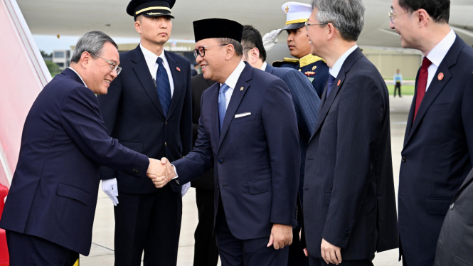 PM RRT Li Qiang tiba di Indonesia untuk melakukan kunjungan kerja. Foto: Cahyo - Biro Pers Sekretariat Presiden