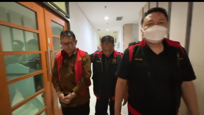 Kejati Jawa Barat menahan Sekda Kota Bandung Yossi Irianto