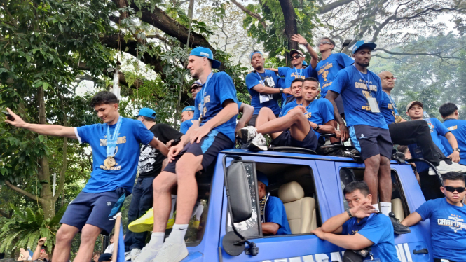 Persib Bandung Merayakan Gelar Juara dengan Berkonvoi bersama Bobotoh (foto: Dede Idrus) 