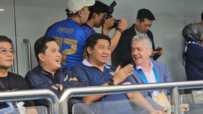 Menteri Perumahan Maruarar Sirait bersama Ketua PSSI Erick Thohir