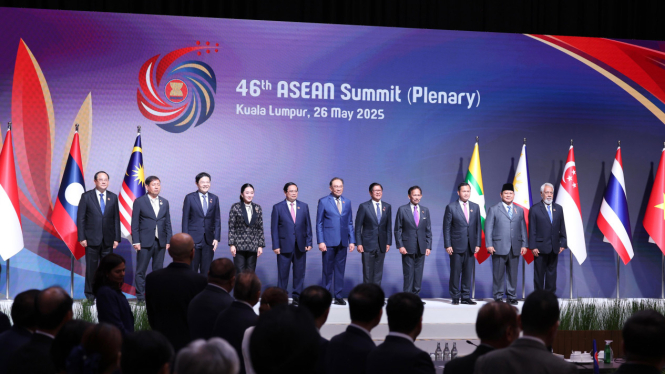 Presiden RI Prabowo Subianto menghadiri Sidang Pleno KTT ke-46 ASEAN (sumber foto: Tim Media Prabowo)