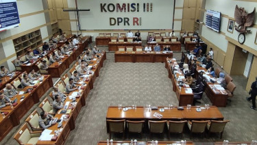Kalemdiklat Polri Komjen Chryshnanda Dwilaksana Rapat di Komisi III DPR RI