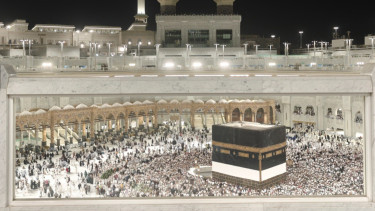 Jemaah calon haji dari berbagai negara melakukan Tawaf di Masjidil Haram, Makkah, Arab Saudi
