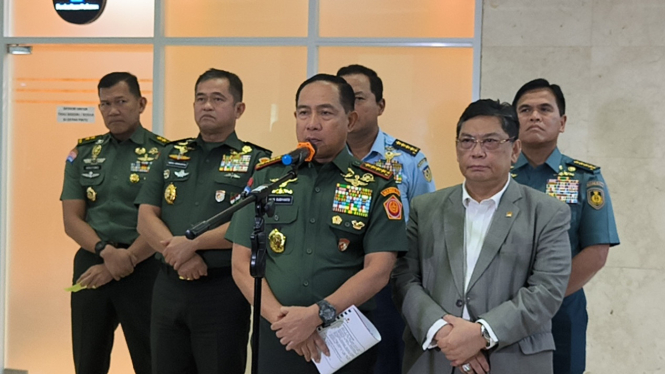Panglima TNI Jenderal Agus Subiyanto di Kompleks Parlemen, Senayan, Jakarta Pusat