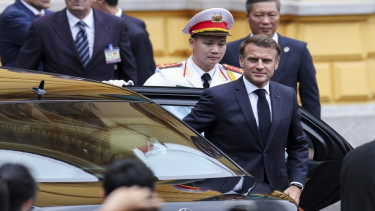 Presiden Prancis Emmanuel Macron melakukan kunjungan ke Vietnam