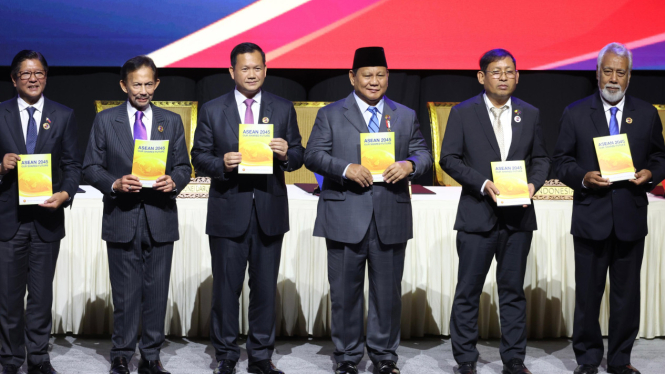 Presiden RI Prabowo Subianto usai menandatangani Deklarasi Kuala Lumpur (sumber: Tim Media Presiden RI Prabowo Subianto)
