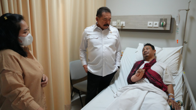 Jaksa Agung ST Burhanuddin Jenguk Anggotanya yang dibacok OTK