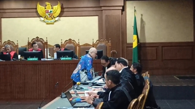 Mantan Dirut PT Taspen Antonius Kosasih saat jalani sidang kasus korupsi di Pengadilan Tipikor pada PN Jakarta Selatan, Selasa 27 Mei 2025