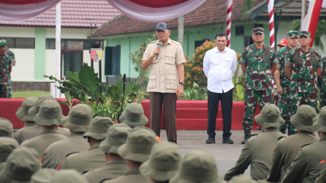 VIVA Militer: Menhan Sjafrie Sjamsoeddin tinjau pelatihan Bela Negara SPPI