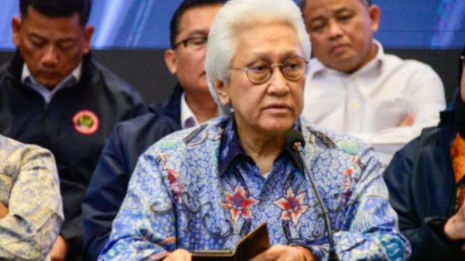   Dr. Darmansjah Djumala