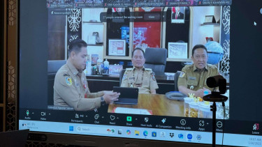 Gubernur Kalimantan Tengah Agustiar Sabran mengajar