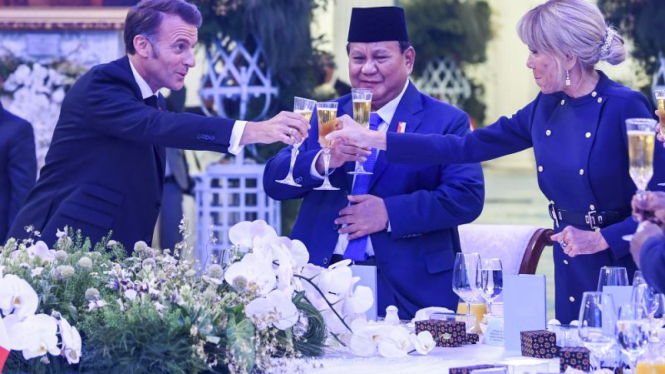 Presiden Prabowo Subianto bersama Presiden Prancis Emmanuel Macron dan istrinya