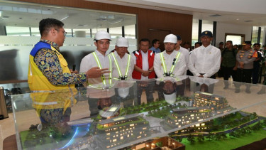 Wakil Presiden RI Gibran Rakabuming Raka saat meninjau pembangunan di IKN