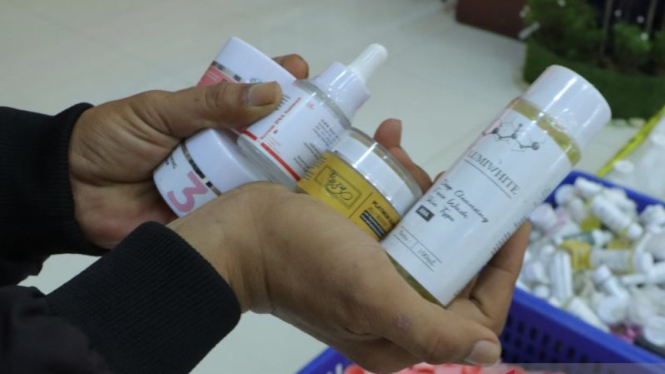 Polisi gerebek pabrik skincare palsu di Bekasi, Jawa Barat