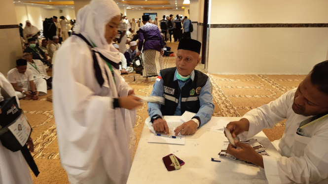 Jemaah Aceh menerima dana wakaf habib bugak Asyi di Makkah