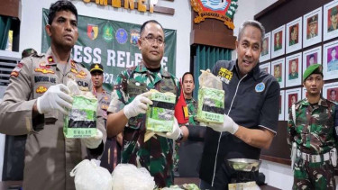 Penemuan sabu 35 kg dalam drum mengapung di Perairan Masalembu Sumenep.
