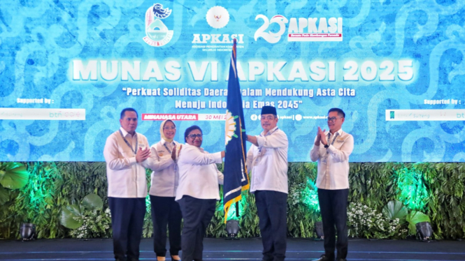 Wamendagri Ribka Haluk tutup Munas VI APKASI