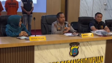 Kapolres Padangsidimpuan, AKBP. Wira Prayatna, saat memberikan keterangan pers kasus pemerkosaan atau asusila.(dok Polres Padangsidimpuan)