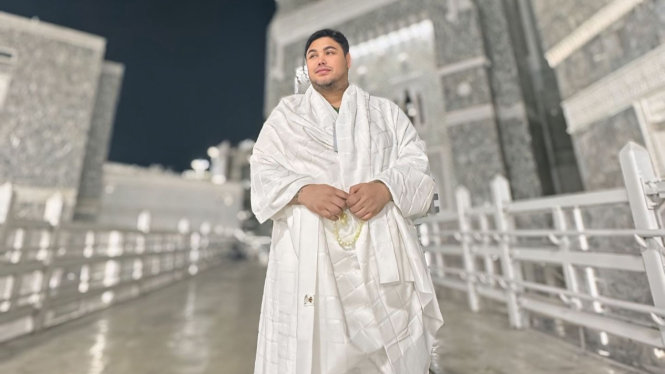 Potret Ivan Gunawan di Masjidil Haram Makkah