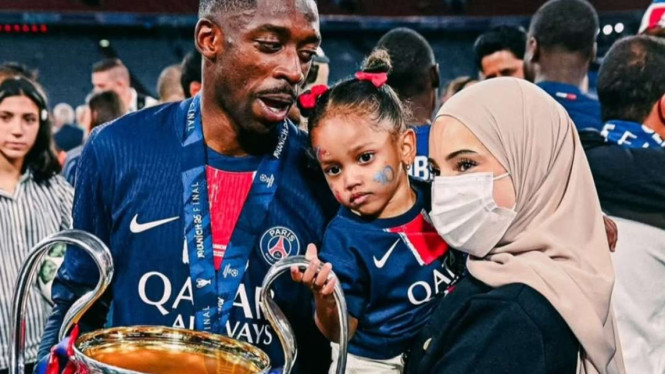 Ousmane Dembele dan sang istri Rima Edbouche