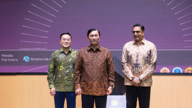 Luhut Pandjaitan pada acara peluncuran Sahabat-AI