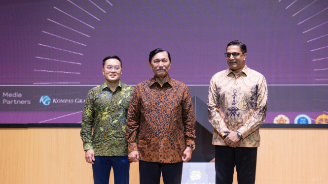 Luhut Pandjaitan pada acara peluncuran Sahabat-AI