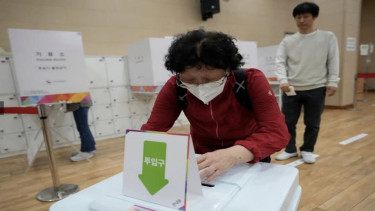 Warga Korea Selatan (Korsel) melakukan pemungutan suara Pemilu 2025