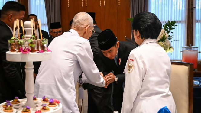 Momen Wapres Gibran Salaman dengan Wapres ke-6 RI, Try Sutrisno