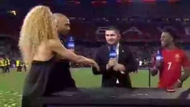 Khabib Nurmagomedov tolak jabat tangan Kate Scott