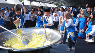 Syukuran HUT ke- 26, PNM Gandeng Bobon Santoso Masak Besar hingga Sebar 1.000 Paket Makanan