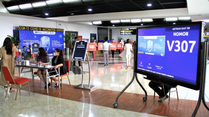 Area pemeriksaan antisipasi Covid-19 di Bandara Soetta
