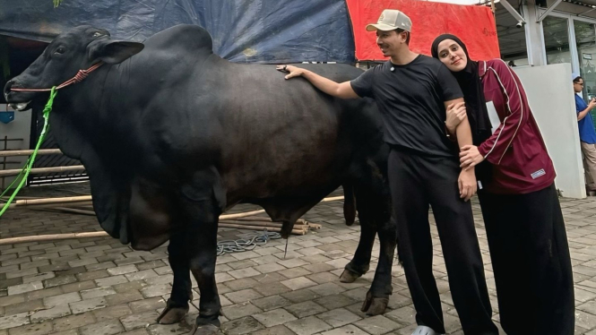 Sonny Septian bersama dengan sang istri, Fairuz A Rafiq.