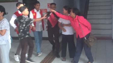 Keluarga Korban Mengamuk ke Pelaku di Pengadilan Negeri Makale