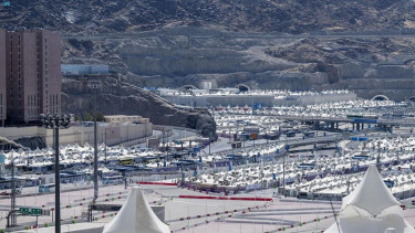Tenda berjajar di kawasan Mina di Mekkah, Arab Saudi