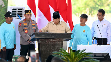 Presiden Prabowo Subianto meresmikan groundbreaking serentak pembangunan 18 gudang Polri dan Gudang Dryer Jagung.