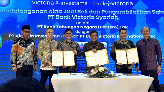 Penandatangan Akuisisi Saham Bank Victori Syariah oleh BTN