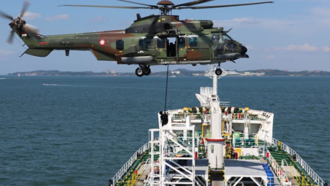 VIVA Militer: Pasukan Khusus TNI rebut Kapal Tanker dari pembajak di Batam