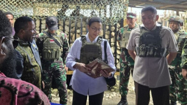 Menkeu Sri Mulyani dan Menhan Sjafrie Sjamsoeddin.