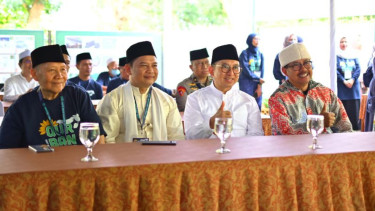 Menteri Fadli Zon pantau proses potong lembu bersama Ketua Majelis SQA H Suroso.