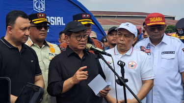 Pramono Anung tinjau lokasi pengungsian korban terdampak kebakaran di Penjaringan, Jakarta Utara 