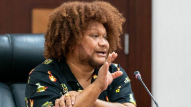 Anggota DPD/MPR RI asal Provinsi Papua Barat Daya Paul Finsen Mayor