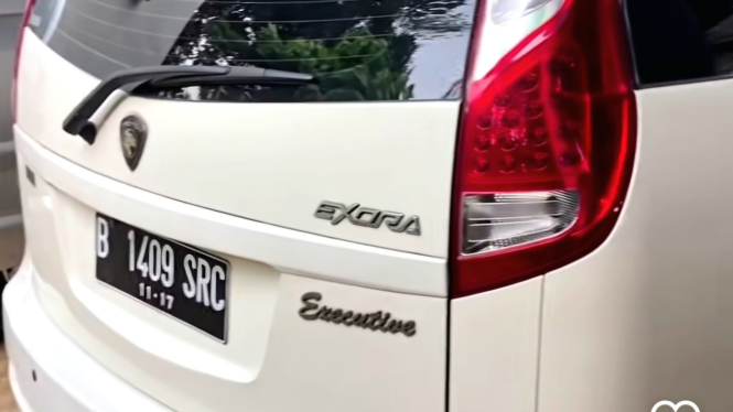 Mobil lelang KPK