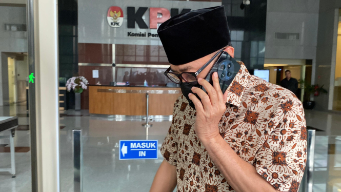 Eks Kakanwil Pajak Jakarta Muhammad Haniv usai diperiksa KPK soal korupsi di Lingkungan Pajak buat dana fashion show anak. Dia hanya bungkam usai diperiksa menjadi saksi