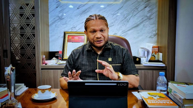 Anggota DPD RI Paul Finsen Mayor