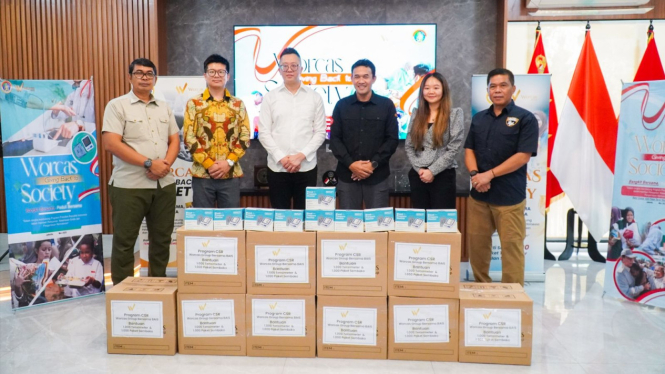 500 paket sembako dan 1000 alat tensimeter diserahkan kepada BAIS TNI