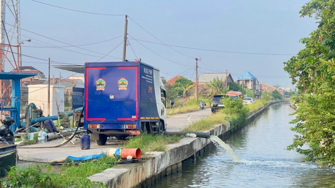 Pompa Air Untuk Menyedot Air Rob di Sayung, Demak Jawa Tengah