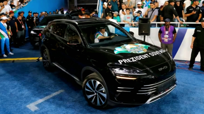 Mobil BYD hadiah Timnas Uzbekistan