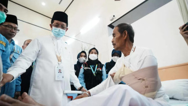 Menag Nasaruddin kunjungi pasien di KKHI Makkah