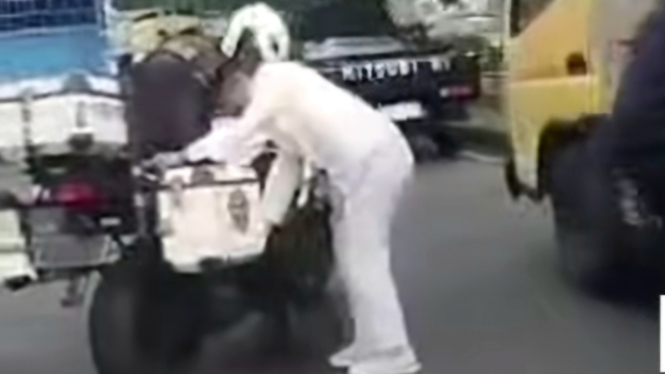 Momen Dedi Mulyadi naik motor Patwal 