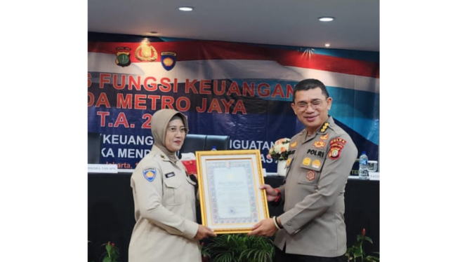 Polres Pelabuhan Tanjung Priok menerima penghargaan bidang keuangan